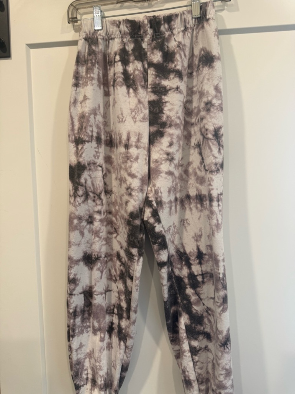 PLT Tie-Dye Fleece Jogger Pants in Black and Cream
